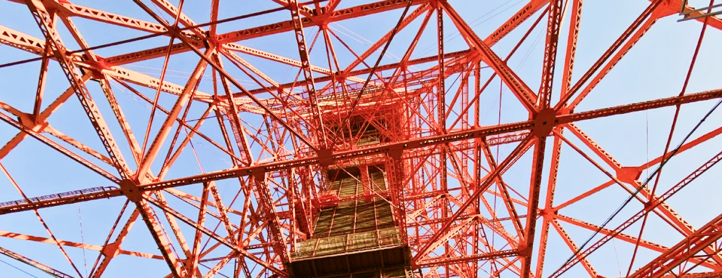 東京タワーを下から見上げた画像